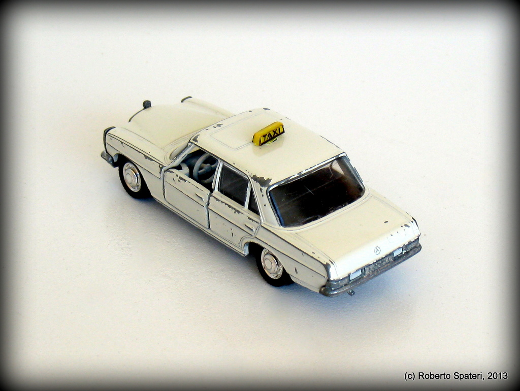 Schuco Mercedes 200 (n.805)